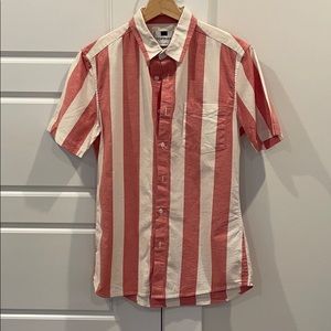 Like-New Muscle Fit Button Down